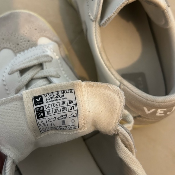 Veja Volley Sneakers - Picture 5 of 9